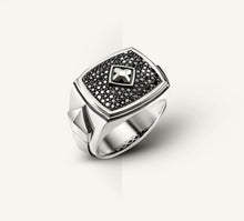 Load image into Gallery viewer, Arrow Signet Ring&lt;br&gt;Black Pavé Diamonds
